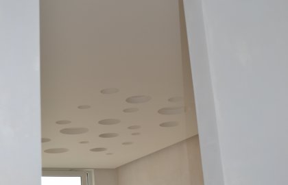 Sadrokartónový dierovaný strop