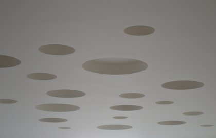 Sadrokartónový dierovaný strop